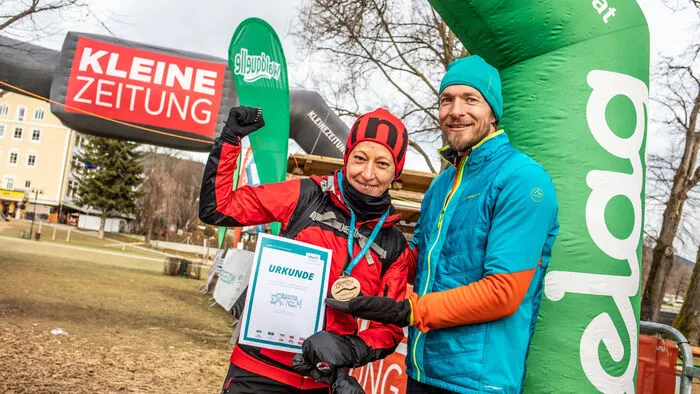 Organisator Gerhard Schaar vom Wörthersee Tourismus gratulierte allen Finishern. Start und Ziel war in Velden.