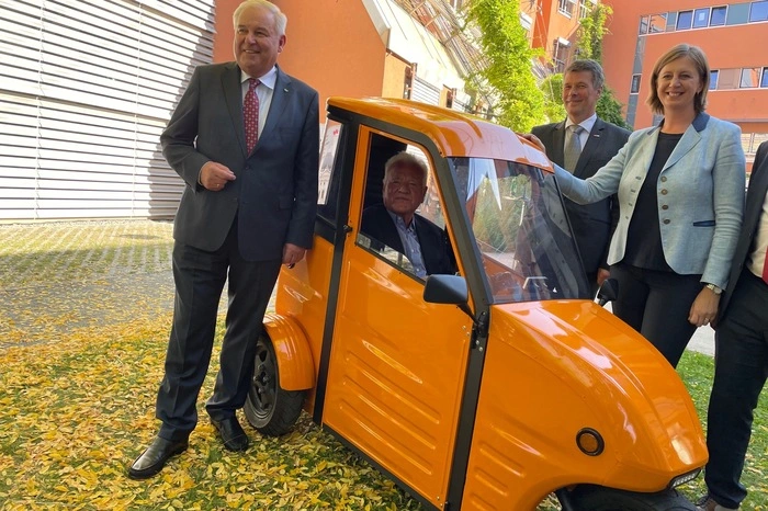 Landeshauptmann Hermann Schützenhöfer, Frank Stronach, TU-Vizerektor Horst Bischof, Wirtschaftslandesrätin Barbara Eibinger-Miedl