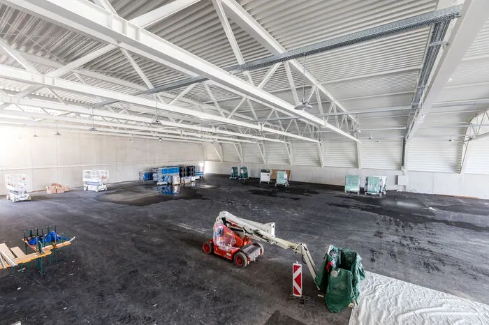 Eine „Skate-Mill“ (Eislaufband), eine Schussanlage, ein Fitnessraum und 14 Kabinen runden das Projekt ab.