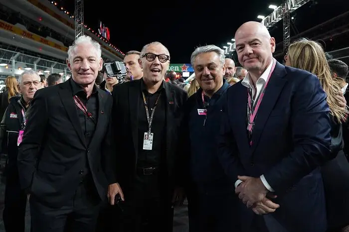 Greg Maffei (CEO Liberty Media), Formel-1-Boss Stefano Domenicali, Luca de Meo (Geschäftsführer von Renault), FIFA-Präsident GianniInfantino