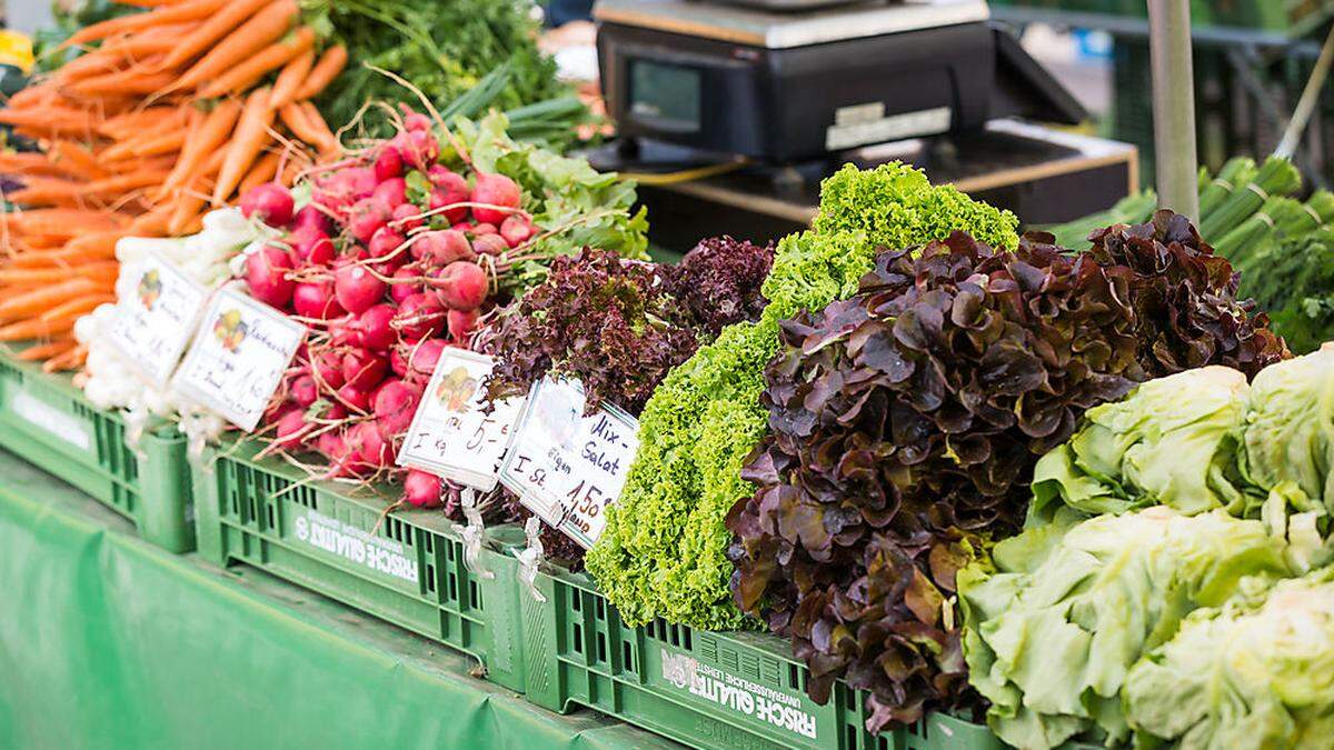 Die Gastronomiebetriebe wollen länger offen halten, Standler wie Gemüsebauern nicht