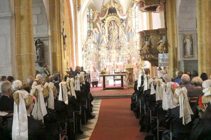 Grund genug für seine Schäflein, ihren Hochwürden am Sonntag beim Festgottesdienst in der Stadtpfarrkirche der Herzogstadt hochleben zu lassen. 