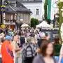 Festgäste in der Ischler Straße