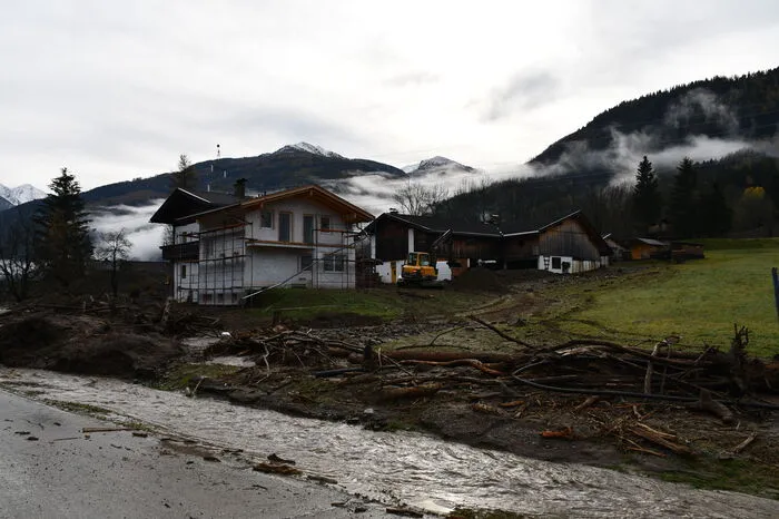 In die Keller der Häuser ist zwar Schlamm eingedrungen, massivere Schäden sind zum Glück ausgeblieben.