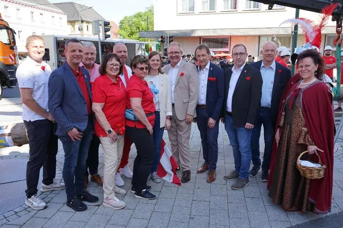 Unter ihnen waren Bürgermeister Bernd Osprian, sein Vorgänger Ernst Meixner, viele Stadt- und Gemeinderäte sowie Vertreter von Vereinen.