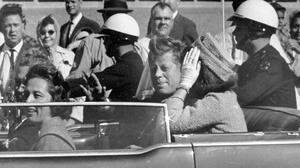 John F. Kennedy wenige Minuten vor dem tödlichen Attentat in Dallas 