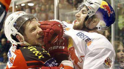 Bei KAC gegen Salzburg geht es immer hart zur Sache