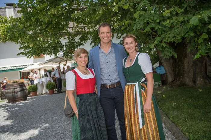 Sportasse unter sich: Armin Assinger mit Nici Schmidhofer  (links) und Conny Hütter (rechts)