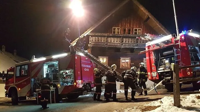 Die Feuerwehren Mönichwald, St. Lorenzen am Wechsel und Waldbach waren mit insgesamt 47 Mann im Einsatz