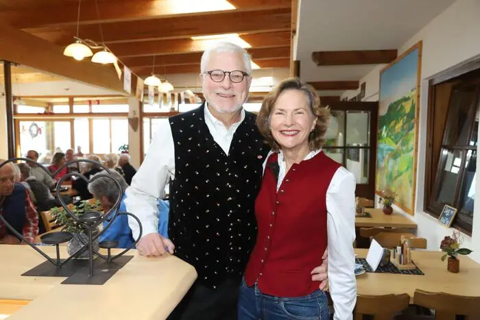 Sind extra aus New York in den USA zum Oktoberfest angereist von links Prof. Alexander White und Angela Lovely.