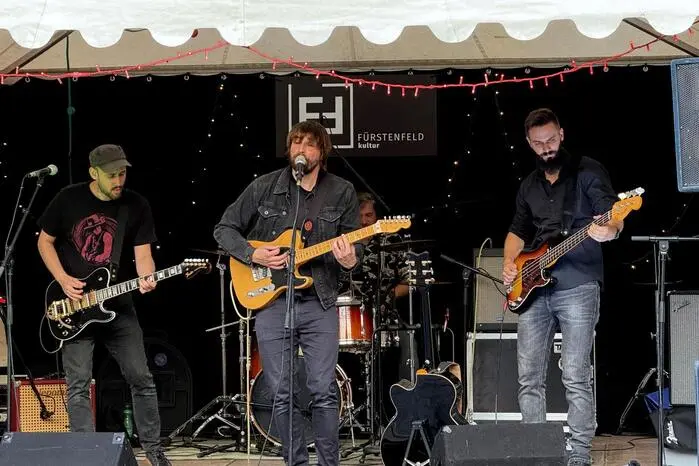 Gitarren, Schlagzeug und jede Menge amüsanter Schmähs