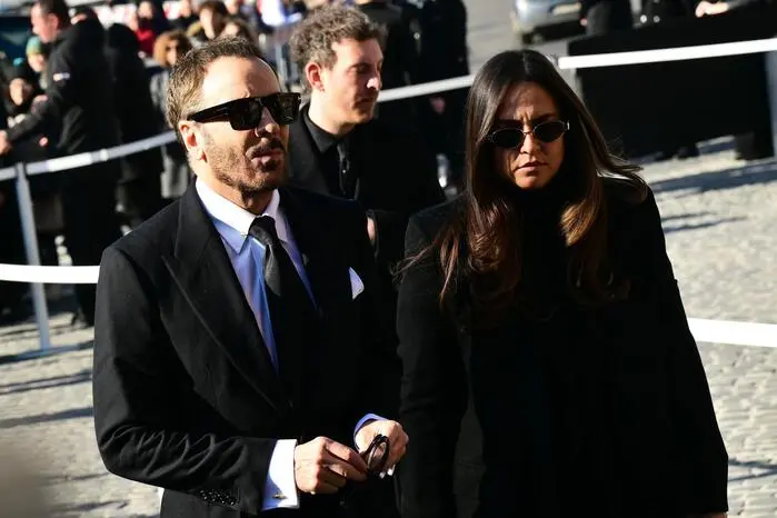 Der Designer Tom Ford bei seiner Ankunft bei der Trauerfeier