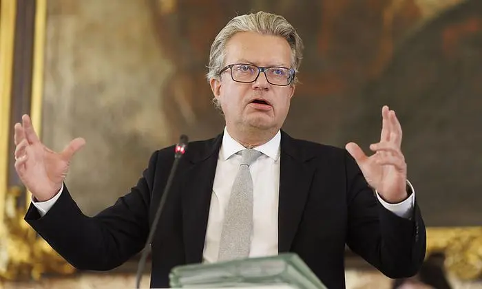 Drexler: "Hier übergibt nicht nur ein Politiker sein Amt, hier übergibt ein besonderer Mensch eine Lebensaufgabe."