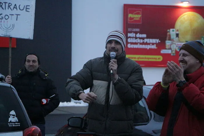 Auch Martin Rutter, der bereits bekannt ist durch sein Auftreten bei solchen Spaziergängen, war unter den Rednern.