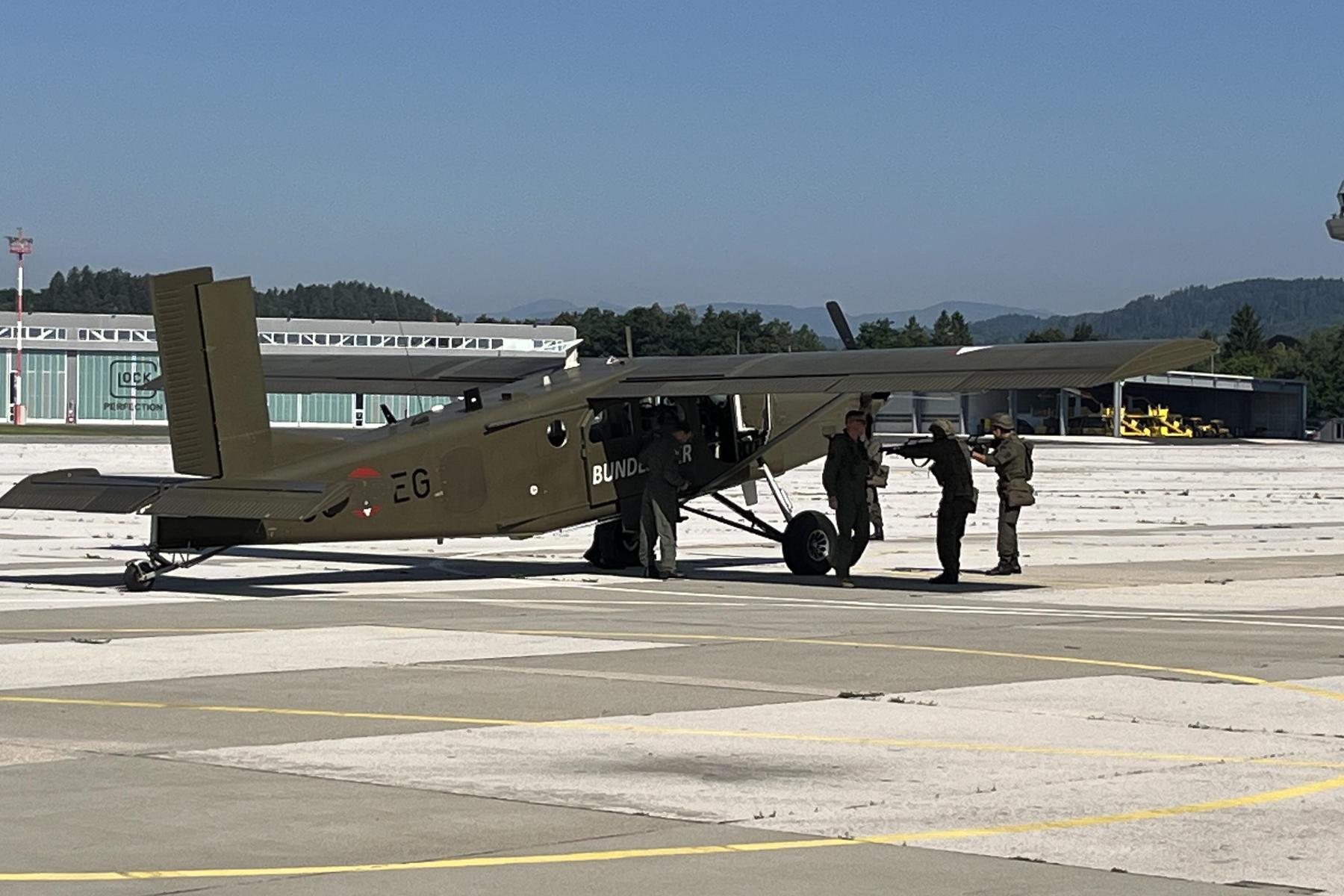 „Schutzschild 24“: Eurofighter zwingen Flugzeug zur Landung am Flughafen Klagenfurt