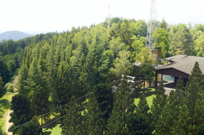 Die Bergstation ist 362 Meter höher am Plabutsch neben dem Bergheurigen Fürstenstand.