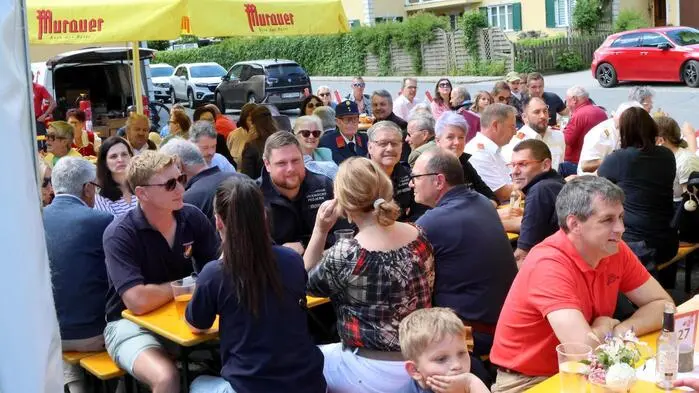 Zum „Tag der offenen Tür“ lud am Wochenende die Freiwillige Feuerwehr (FF) Kraig in der Gemeinde Frauenstein. Und die Besucher waren am Sonntag nicht ausgeblieben. Gelungener Auftakt: Der Frühschoppen mit der Glantaler Blasmusik (Leitung Walter Sonnberger). 