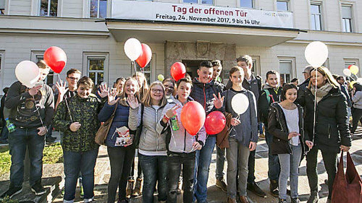 Beim Tag der offenen Tür der Landesregierung waren die Regierungsmitglieder bemüht, Sympathiepunkte zu sammeln