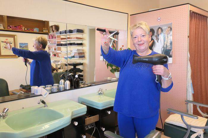 Olga Unterwainig begeistert sich seit 43 Jahren für ihren Friseurberuf