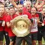 Trainer Marco Rose (mit dem Meisterteller) holte den nächsten Titel nach Salzburg