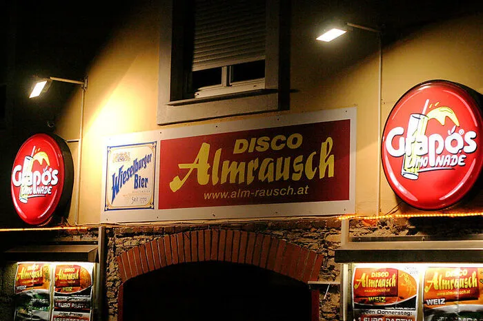 Platz 11: Am 7. September lud die Disco Almrausch zum letzten Tanz in der bisherigen Form. Ende Oktober wurde an gleicher Stelle die komplett umgebaute Disco Kokomo eröffnet.