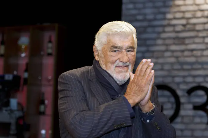 Adorf war ein Garant für Qualität. Aufgewachsen in Mayen in der Vulkaneifel führte ihn sein Weg zuerst auf die großen Theaterbühnen, später zum deutschen Film und schließlich bis nach Hollywood. 