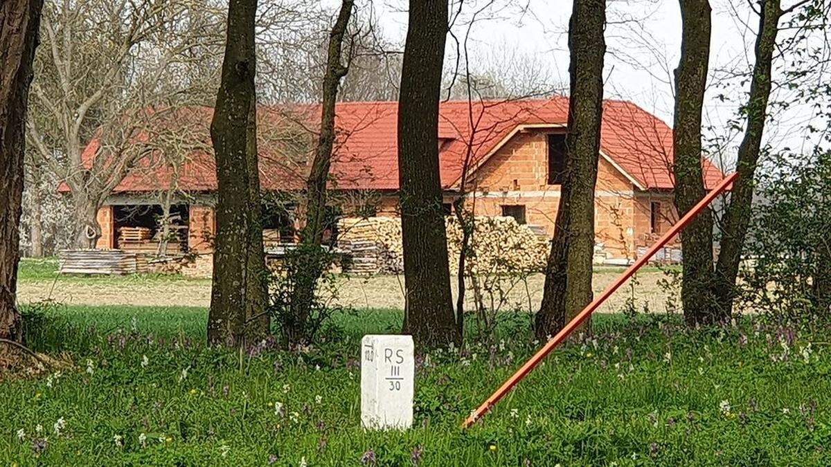 Das Gelände des Schützenvereiens liegt nur wenige Hundert Meter von der Grenze zu Österreich