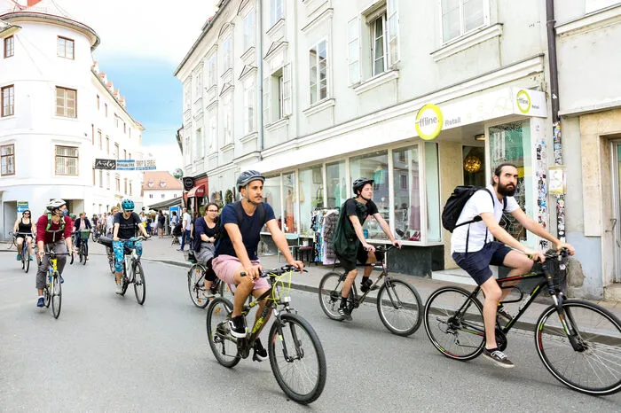 "Move it" - eine Plattform zu der sich mehrere lokale Mobilitätsinitiativen zusammengeschlossen haben, lud zur Radparade.