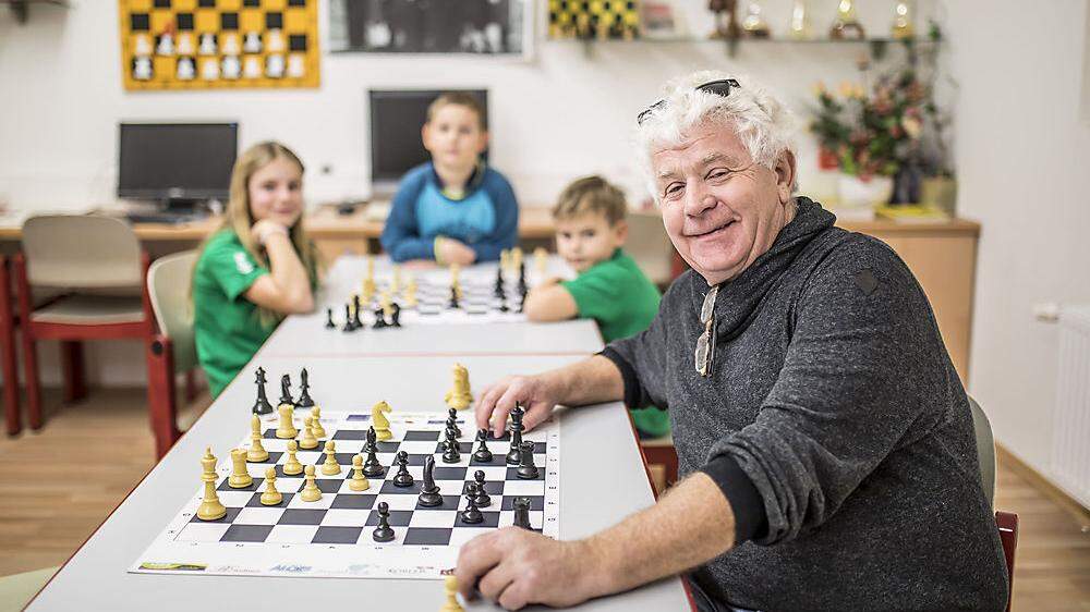 Helmut Löscher ist seit 25 Jahren Obmann der Feffernitzer Schachspieler. Nachwuchsarbeit wird im Verein groß geschrieben