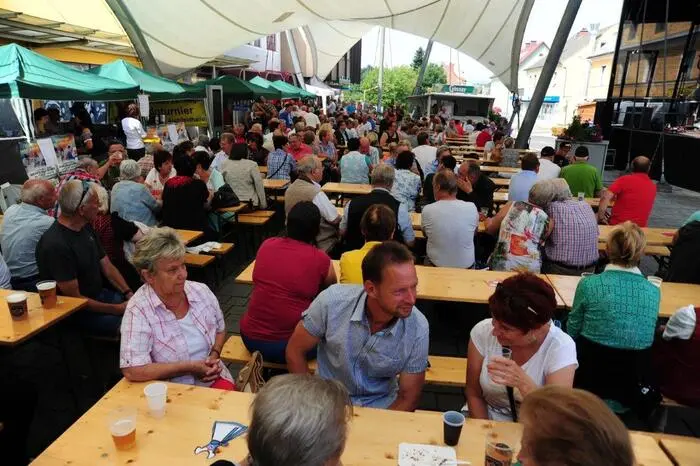 Der Frühschoppen war wie der erste Stadtfest-Tag gut besucht.