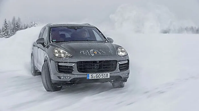 Querformat, sozusagen: der Porsche Cayenne in der Turbo-S-Version mit 570 PS 