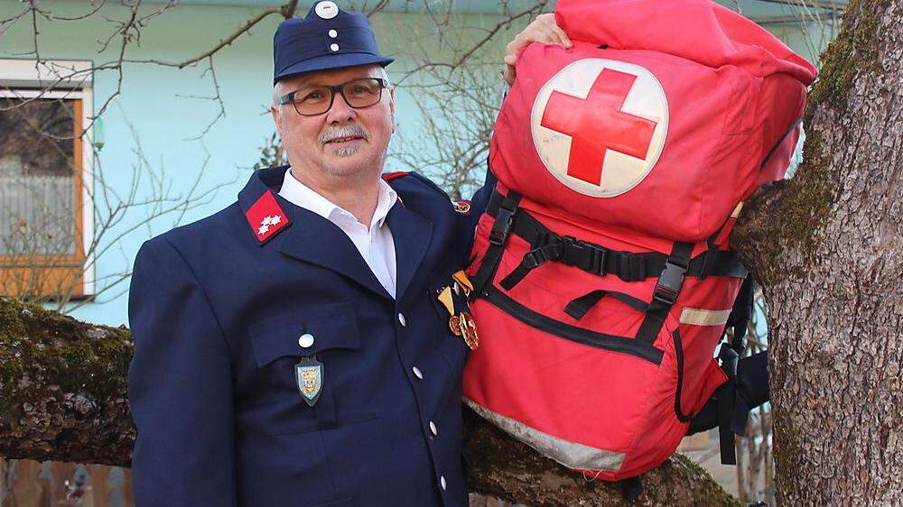 Josef  Bitai ist seit 28 Jahren beim Roten Kreuz, seit 49 Jahren bei der Freiwilligen Feuerwehr