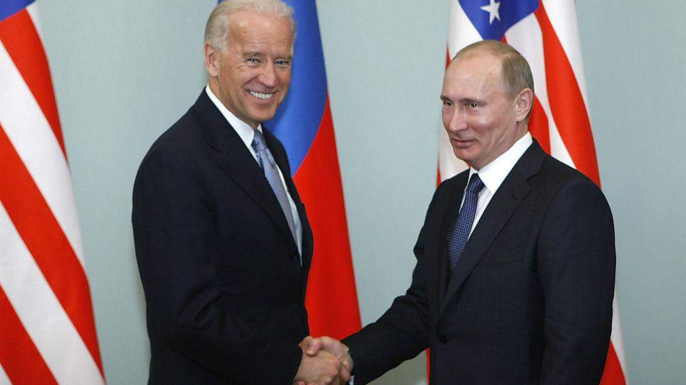Archivbild, März 2011: Der damalige Vize-Präsident Joe Biden mit Premierminister Wladimir Putin in Moskau