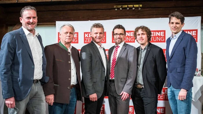 Thomas Cik (rechts) und Andreas Jandl (links) von der Kleinen Zeitung mit den Bürgermeisterkandidaten Matthias Unterrieder (FPÖ), Johann Pichorner (Bürgerliste), Manuel Müller (SPÖ) und David Campidell (Grüne)