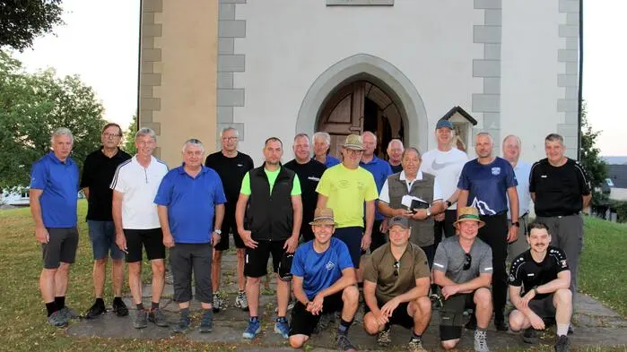 Bereits zum 17. Mal trafen sich Kameraden der Freiwilligen Feuerwehren des dritten Abschnitts des Bereichsfeuerwehrverband Voitsberg bei der Sebastianikirche in Söding, um gemeinsam in fünf Tagesetappen den Wallfahrtsort Mariazell zu erreichen.