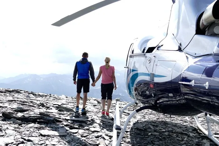 Auch privat sind die beiden gerne mit dem Hubschrauber unterwegs