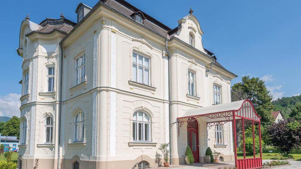 Um rund 2,5 Millionen Euro ist die geschichtsträchtige Villa Hochsteiermark zu haben