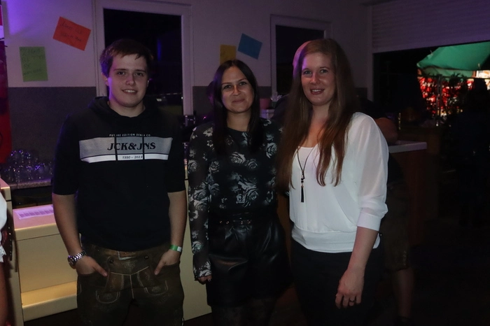 Klicken Sie sich durch die Fotos von der Erntedankdisco 1.0.