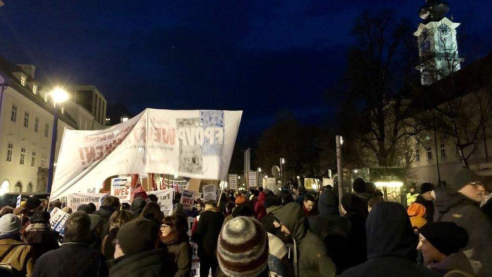 Demo in Linz gegen Burschenbundball