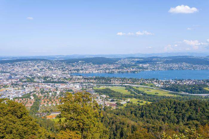 Ausblick vom Uetliberg auf Zürich und Zürichsee