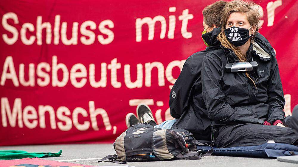 Aktivisten besetzten Tönnies-Schlachthof in Deutschland