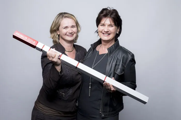 Liane, Diana und Isabella Berghofer haben 1999 von ihrem Vater die 800 Jahre alte Berghofer-Mühle in Fehring am Ufer der Raab übernommen. Trotz oft schwieriger Umstände behauptet sich der Betrieb mit neun Mitarbeitern und geht neue Wege - etwa über den Online-Vertrieb.