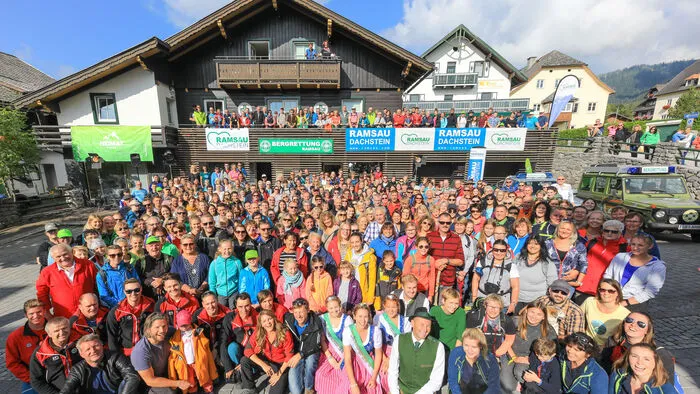 Mehr als 400 Fans der TV-Serie "Die Bergretter" kamen vom 7. bis zum 9. September zur 7. Bergretter-Fanwanderung nach Ramsau am Dachstein.