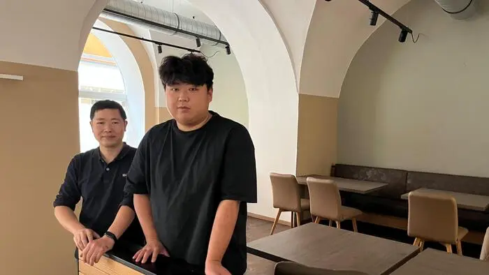 Xiang Chen (rechts) wird das neue Restaurant im LCS Leoben mit seinem Onkel Feng Chen betreiben