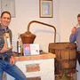 Gold für den Kuenzhof: Florian Kuenz und Johannes Kuenz (von links nach rechts) sind stolz auf die internationale Auszeichnung
