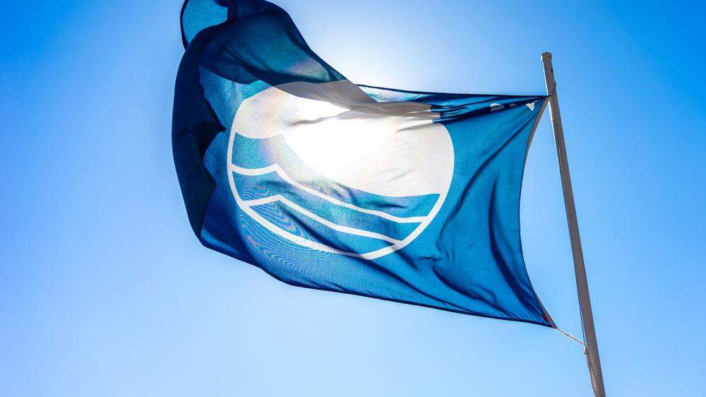 Die blaue Flagge bürgt für die Qualität des Wassers
