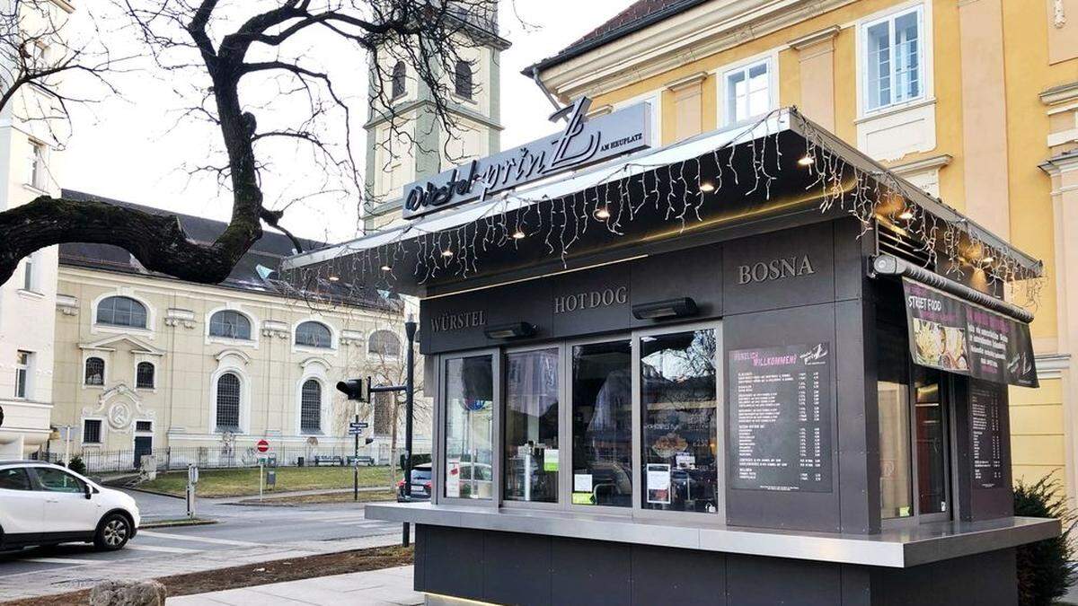 Abgespielt haben sich die unschönen Szenen rund um einen Würstelstand beim Heuplatz. 