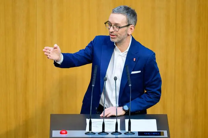 „Geht mit mir diesen Weg“ - ...und will bei seinem „Österreichplan“ von der Bevölkerung begleitet werden.
„Karli, es ist vorbei.“ - Kickl selbst kommt eher nicht mit.