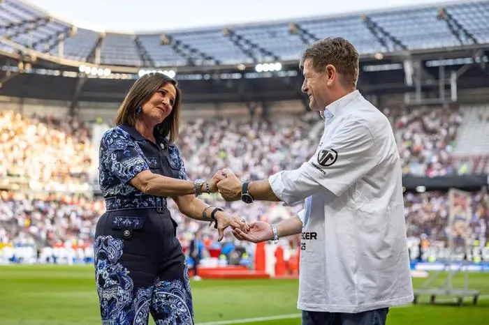 ABD0212_20250501 - KLAGENFURT - ÖSTERREICH: v.l. Präsidentin Brigitte Annerl (Hartberg), Präsident Dietmar Riegler (WAC) am Donnerstag, 01. Mai 2025, nach dem Uniqa ÖFB Cup Finalespiel in Klagenfurt. - FOTO: APA/EXPA/JOHANN GRODER