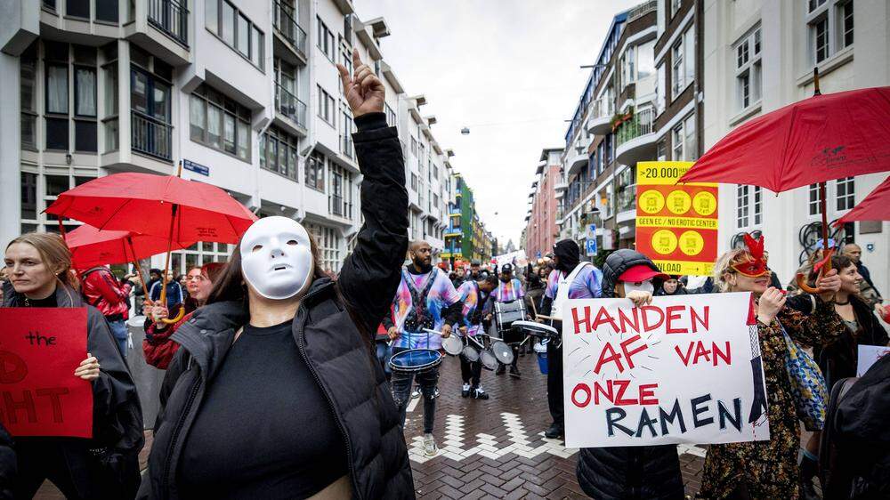 Amsterdamer Rotlichtmilieu | Die Demonstranten zogen durch die Innenstadt